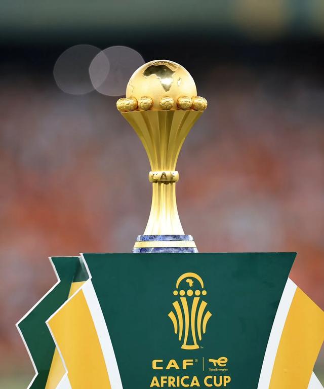 MVP+梅开二度：孔德vs法兰克福个人集锦（孔德个人集锦：对阵法兰克福荣膺MVP并梅开二度）