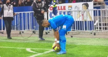 3-0完胜黑猫只差阿森纳2分！那个熟悉的曼城，正在慢慢地回归（3-0完胜黑猫，距阿森纳仅2分！熟悉的曼城正逐步回归）