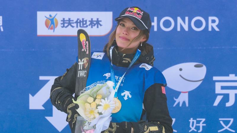 上赛季西甲最佳射手，姆巴佩领取皮奇奇奖（姆巴佩荣膺上赛季西甲射手王，捧起皮奇奇奖）