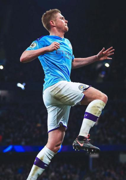 皇马本泽马梅开二度助球队取胜（本泽马双响助皇马告捷）