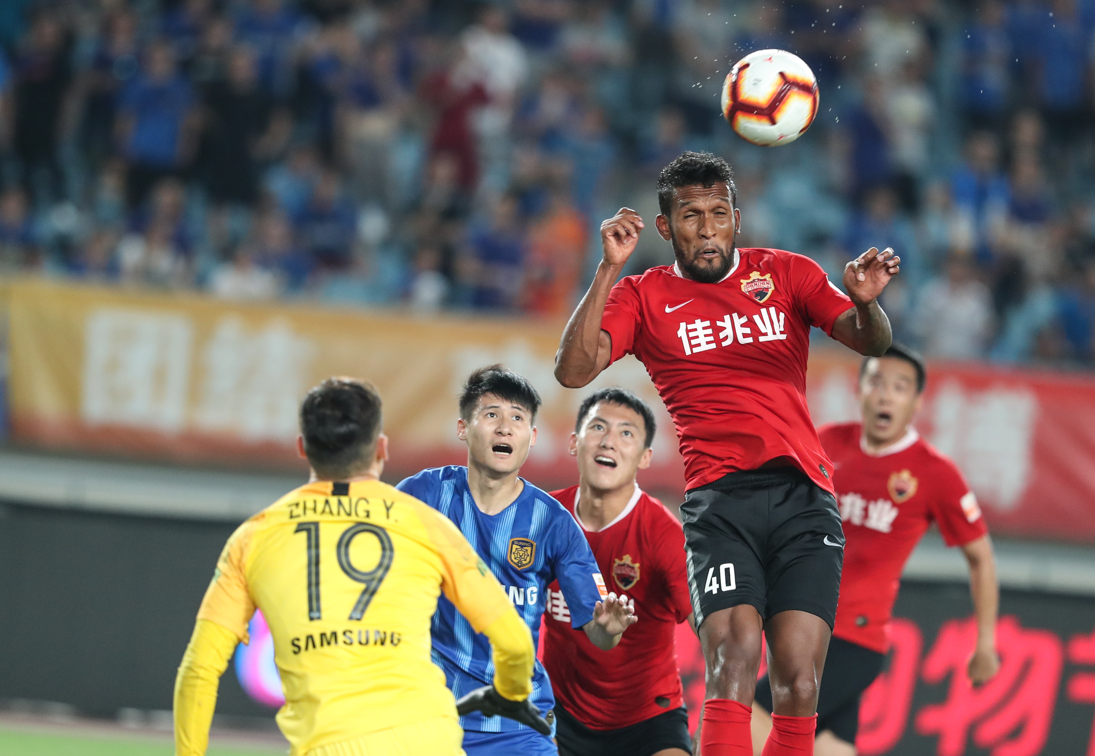 英超战报：沃特金斯、范黑克均双响，布莱顿3-4阿斯顿维拉（英超综述：沃特金斯与范黑克梅开二度，维拉4-3客胜布莱顿）