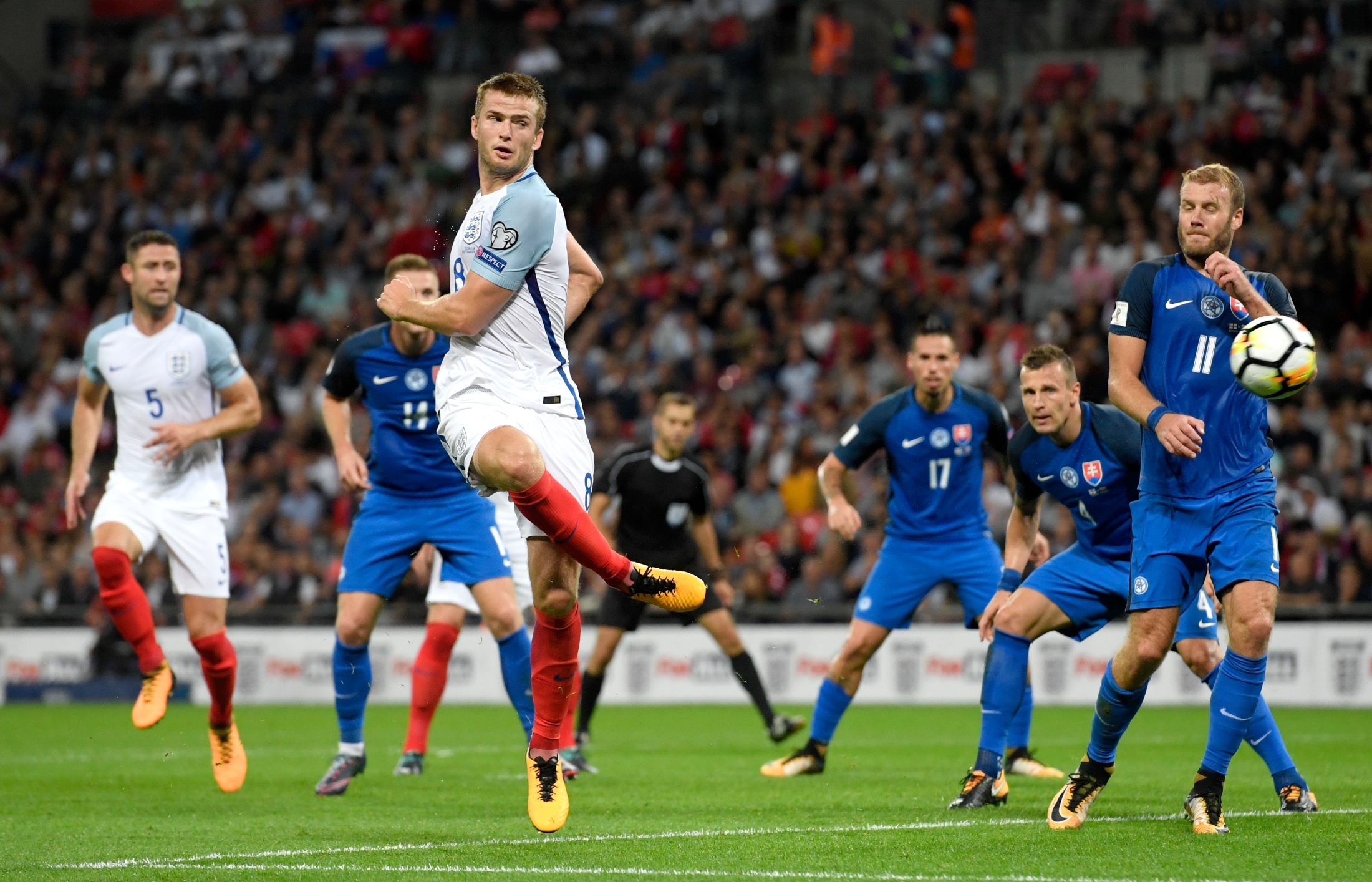 记者：国安厨师将退休，俱乐部将为其举办特殊的“退役”仪式（据记者报道，国安队大厨将退休，俱乐部将为其举行特别的“退役”仪式）