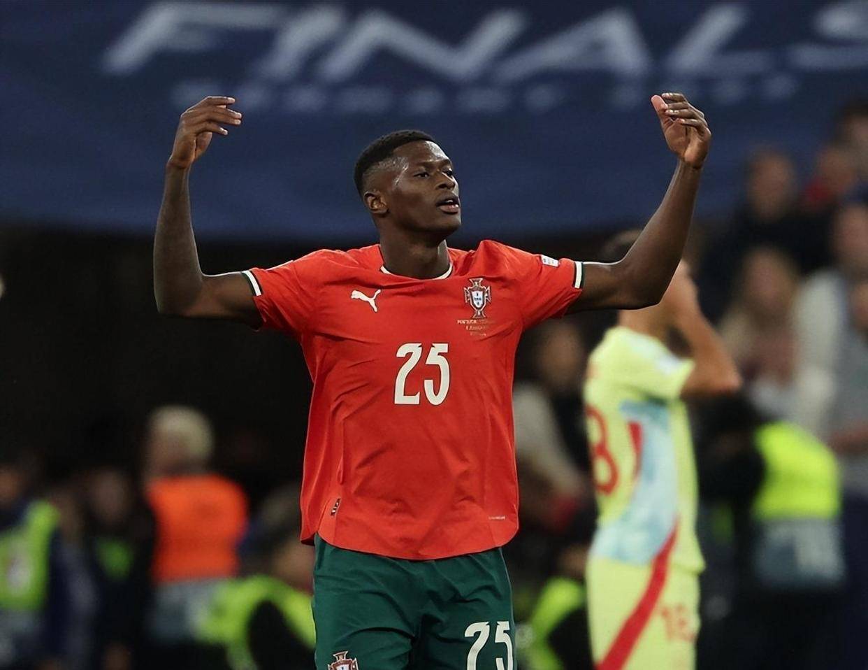 火力全开！雷霆替补命中15记三分狂轰63分（替补群爆发！雷霆15记三分轰下63分）