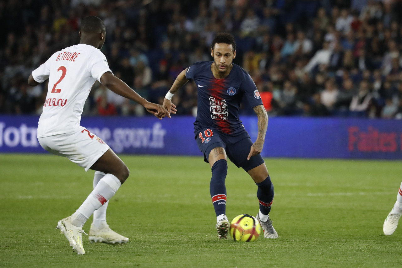 六台：皇马已经告知恩德里克，暂缓在里昂预订房子（六台：皇马通知恩德里克，暂缓在里昂的订房计划）