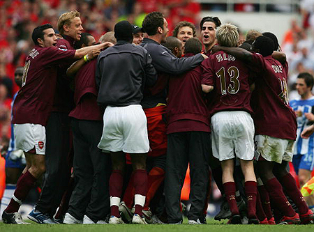 恩里克：裁判只给卡马拉黄牌？只能说舍瓦利耶很幸运没受大伤（恩里克质疑仅罚卡马拉黄牌：舍瓦利耶幸运未受重伤）