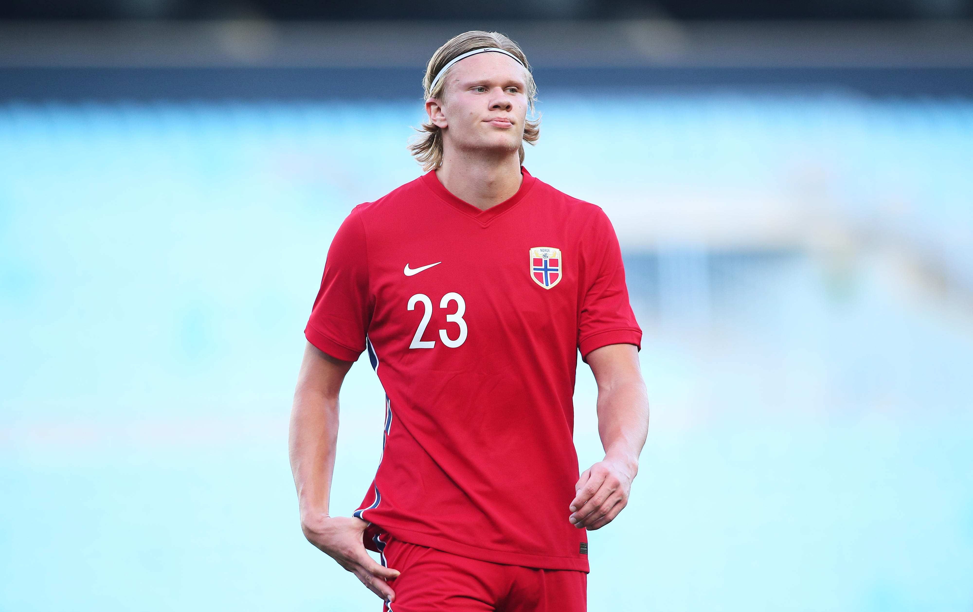 连续定位球丢球，拜仁本赛季首次两球落后（拜仁连遭定位球破门，本季首次落后两球）